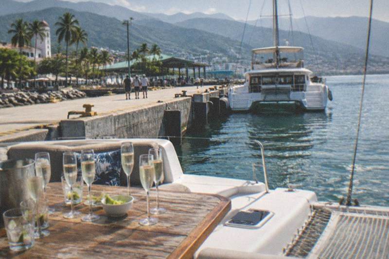 Catamaran Whales, Open Bar, Meals